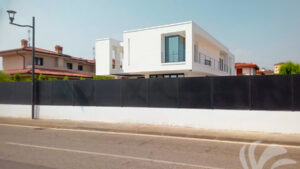 Recinzione in ferro, recinzione in lamiera moderna ed elegante, pannelli in lamiera con decoro taglio laser, pannelli ciechi, recinzione privacy, recinzione oscurante, zincata e verniciata
