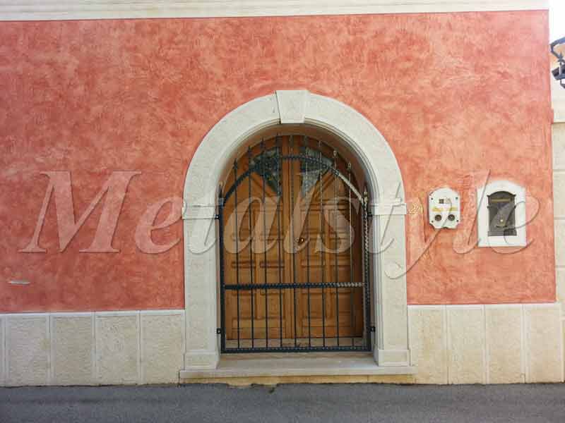 cancello pedonale in metallo già pronto