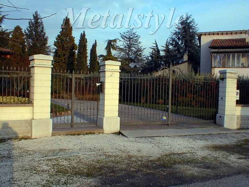 cancelli in ferro zincati e verniciati pronti all'uso