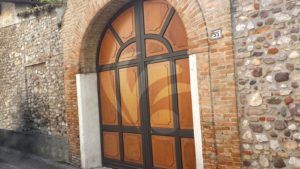 cancello in ferro e legno - cancello con pannelli in legno