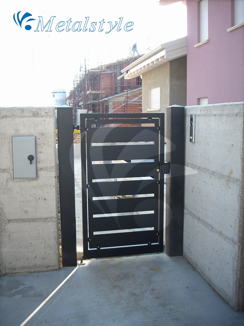 cancello pedonale da esterno in ferro zincato e verniciato