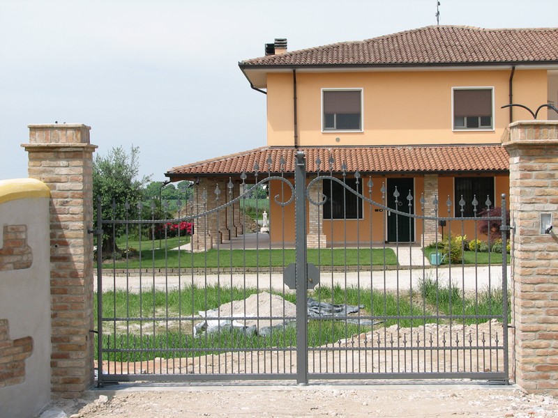 cancello elegante in ferro da esterno per ville