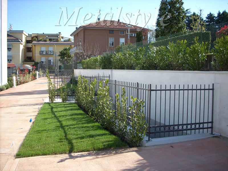 pannelli recinzione in ferro zincato e verniciato- ringhiera da esterno elegante e moderna