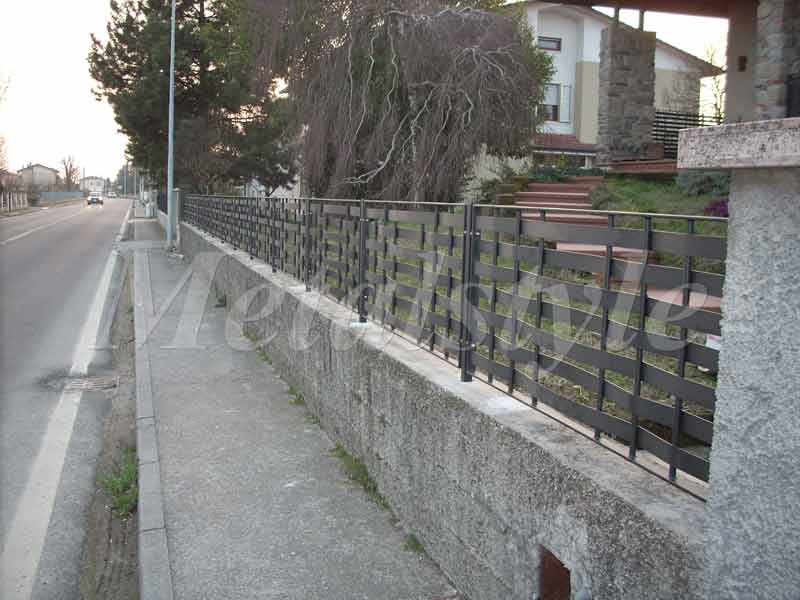 ringhiera-recinzione da esterno in ferro zincato e verniciato