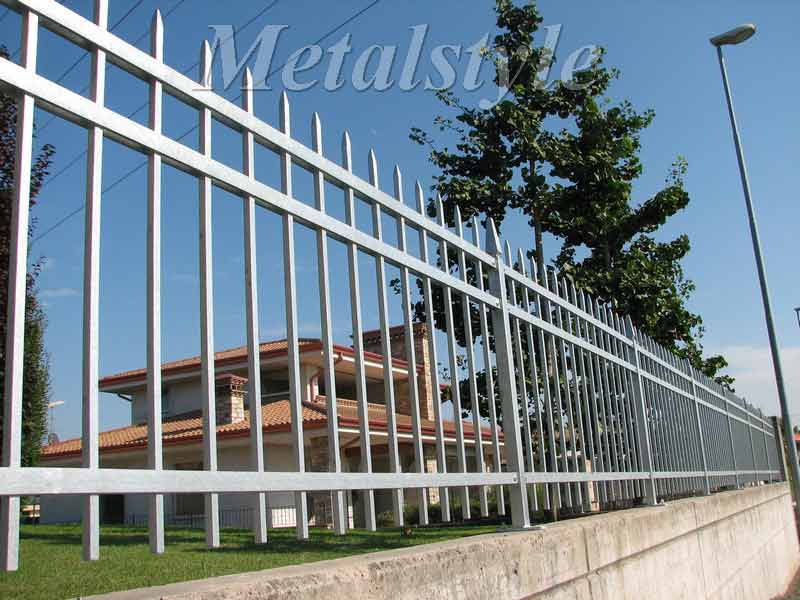 recinzione-ringhiera-cancellata in ferro zincata e verniciata