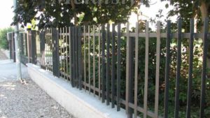 recinzione in pannelli in ferro -ringhiera prezzi