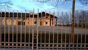 ringhiere in metallo -recinzione in ferro zincato e verniciato da giardino