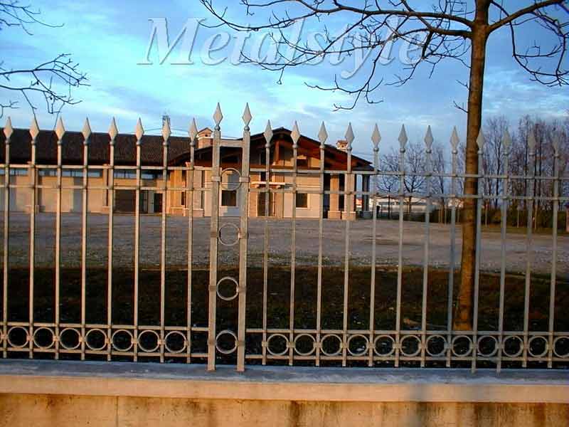 ringhiere in metallo -recinzione in ferro zincato e verniciato da giardino