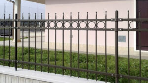 recinzione in ferro elegante