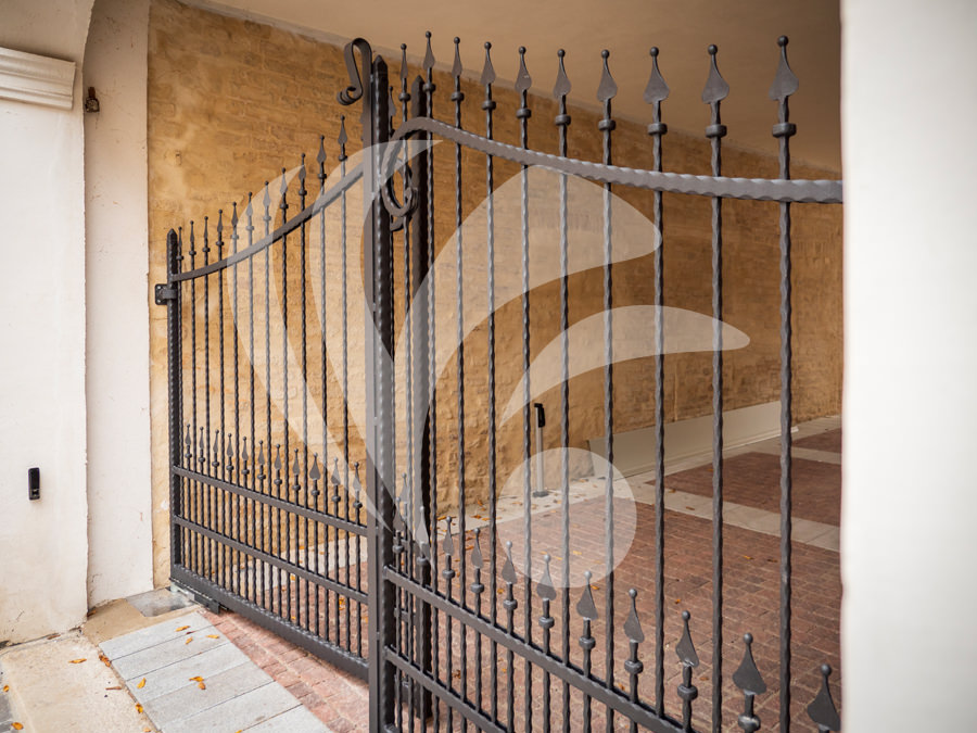 Cancello carraio ferro battuto con decori forgiati