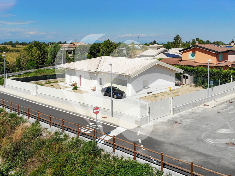 recinzione da esterno in pannelli in metallo