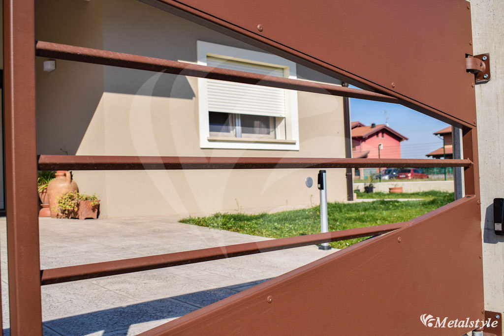 cancello pedonale in lamiera moderno corten