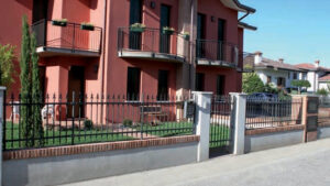 recinzione moderna in pannelli in ferro zincato