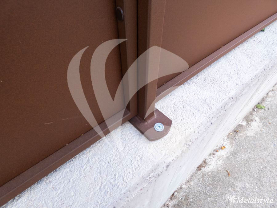 Recinzione in lamiera privacy fissaggio a tassellare