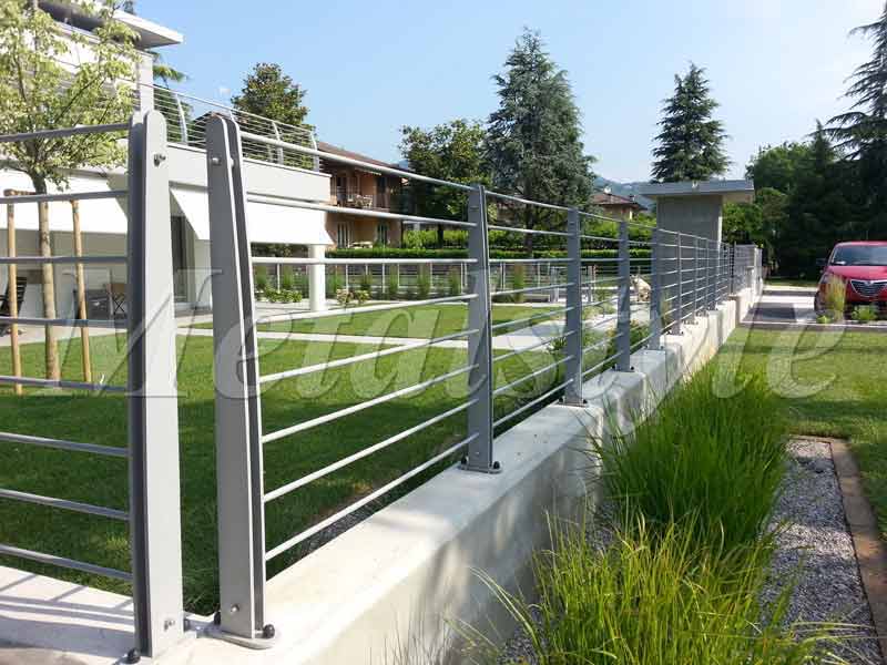 ringhiera in ferro da esterno-ringhiera zincata e verniciata- recinzione in metallo